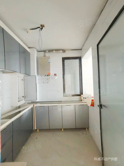 北京路上塞纳波斐电梯房10楼带底屋车位