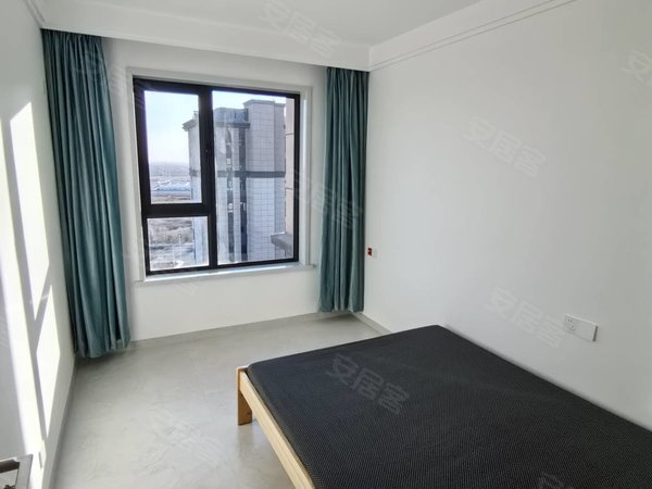 包头稀土高新区滨河大厦伊泰华府荟伊泰一期 三室两厅两卫精装修 第一次出租出租房源真实图片