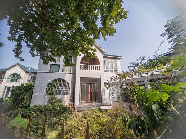 石家庄鹿泉上庄西山花园别墅小区中山路上独栋带院别墅  带家具 停车
