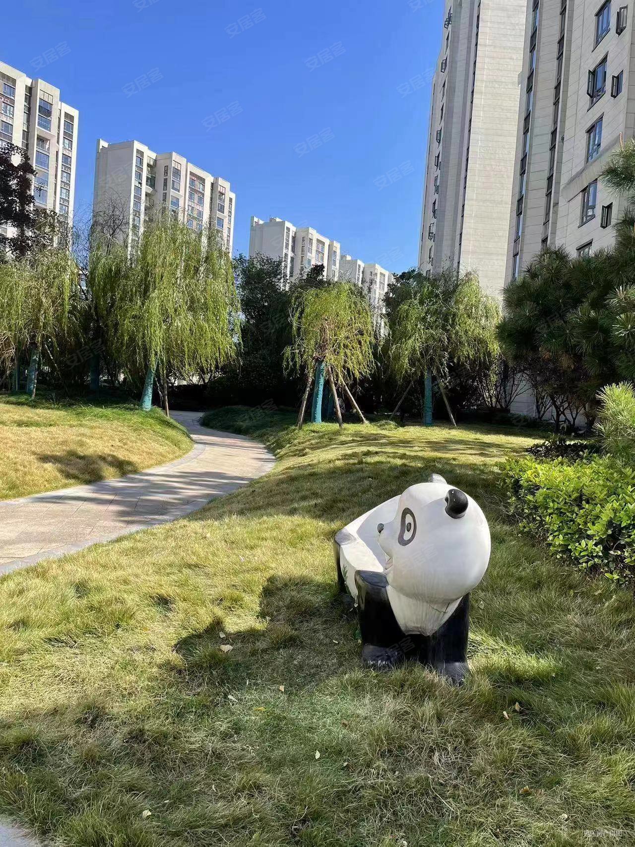 恒大滨江御府8楼130平精装修四室两厅两卫197万两年满