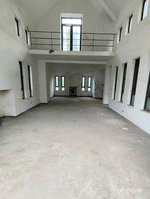 绿地兰宫独栋超大别墅送一层地下室户型好出路好诚心出售