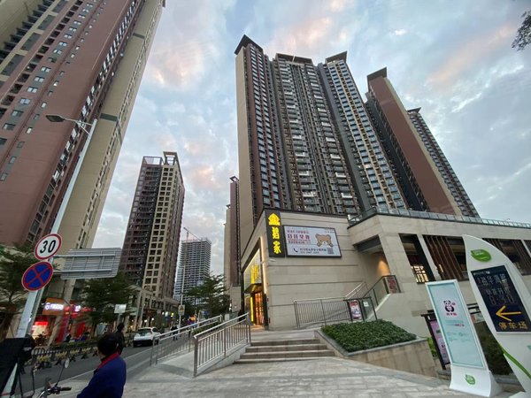 深圳宝安沙井星河荣御沙井京基百纳精装四房两厅两卫,业主降价急租