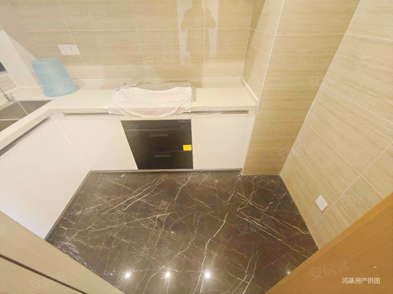 新建二中旁精装修房东急卖