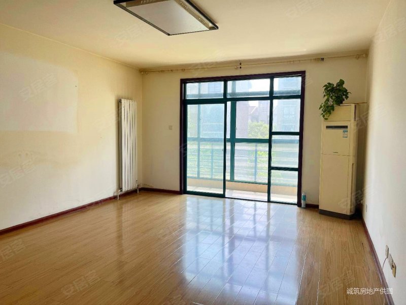 沁水新城南北通透大3室,看房方便