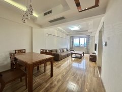 达州通川中心广场市内中心广场楼上，可用，电梯房精装四房双卫，家电齐全随看出租房源真实图片