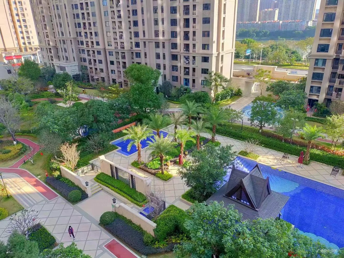 中骏雍景湾位于南安市江 道中骏世界城商场隔壁标准商品房,中骏雍景湾