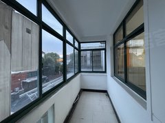 上海青浦华新 华新陆家圩 朝南带独立阳台 房间很大 随时入住出租房源真实图片