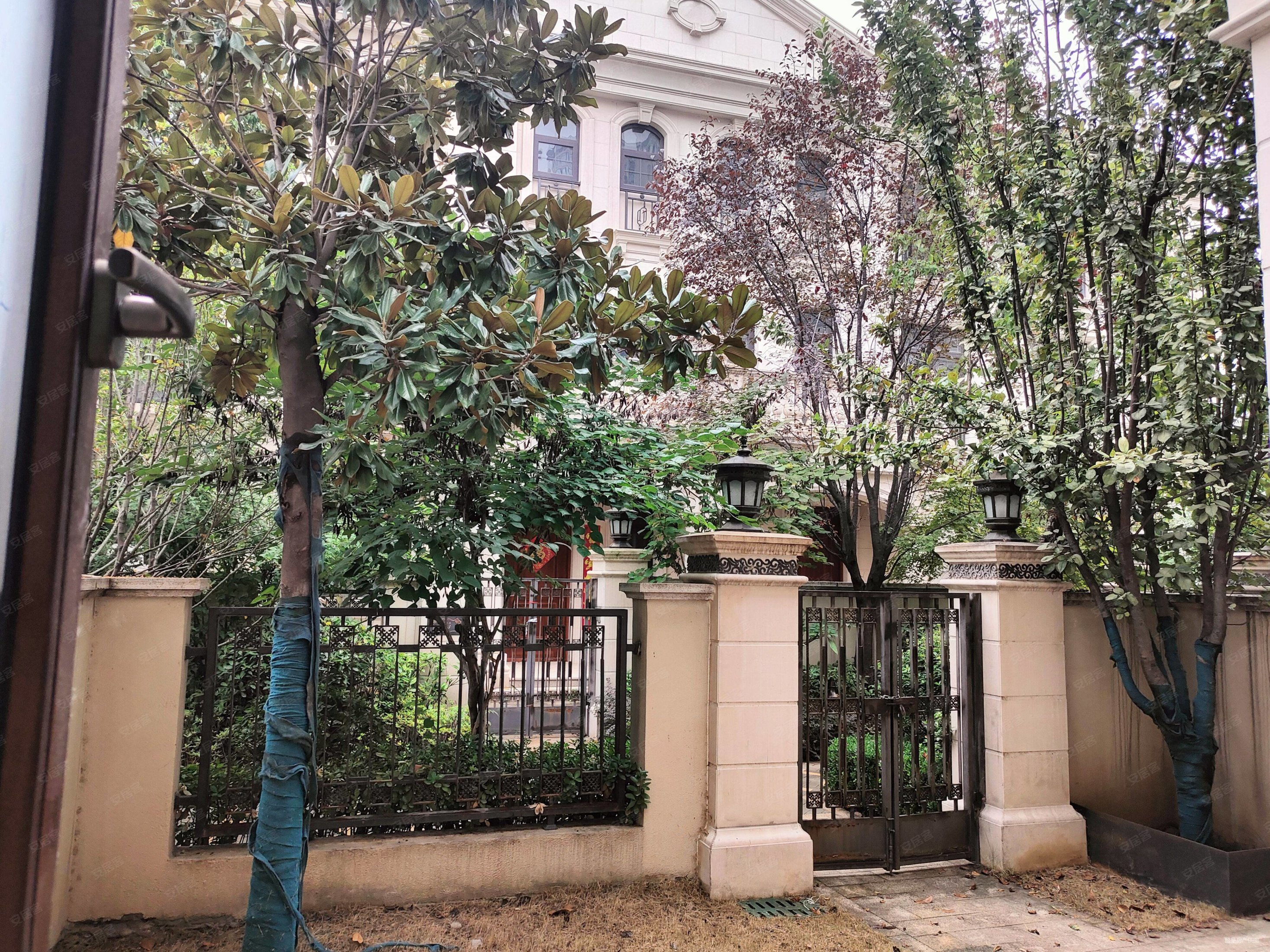 凯瑞国宝花园(别墅)4室3厅3卫362㎡南北610万