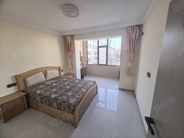 包头青山民主路民主路5号街坊民主路五号街坊 一机一中附近 精装四楼婚房 可押一付一出租房源真实图片