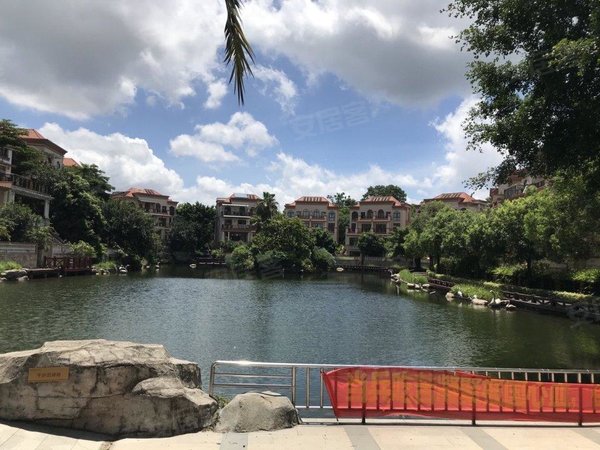 深圳龙华梅林关口龙岸花园(别墅)新上龙岸花园 临湖大别墅 上下2层