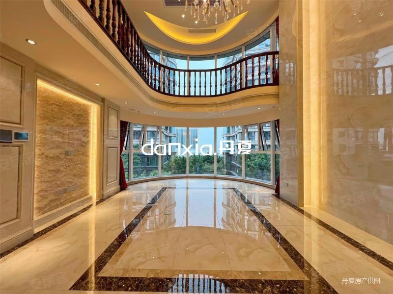 使用300平 源昌宝墅湾 挑空豪装楼中楼 看中庭 一梯两户