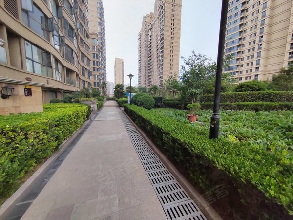 郑州金水曼哈顿曼哈顿广场曼哈顿广场燕庄地铁口大三室南北通透精装修