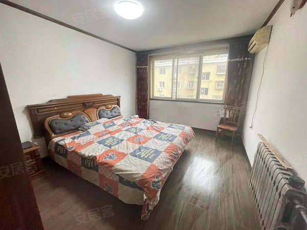 青岛李沧沧口公园华泰新苑沧安路地铁口 精装套三厅 家具家电 1833月