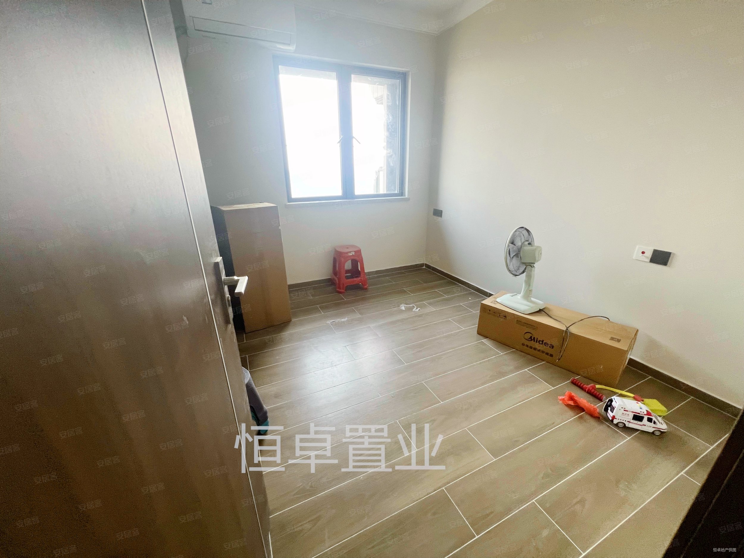 抢手房源,抓紧来电联系看房,业主诚心出售!