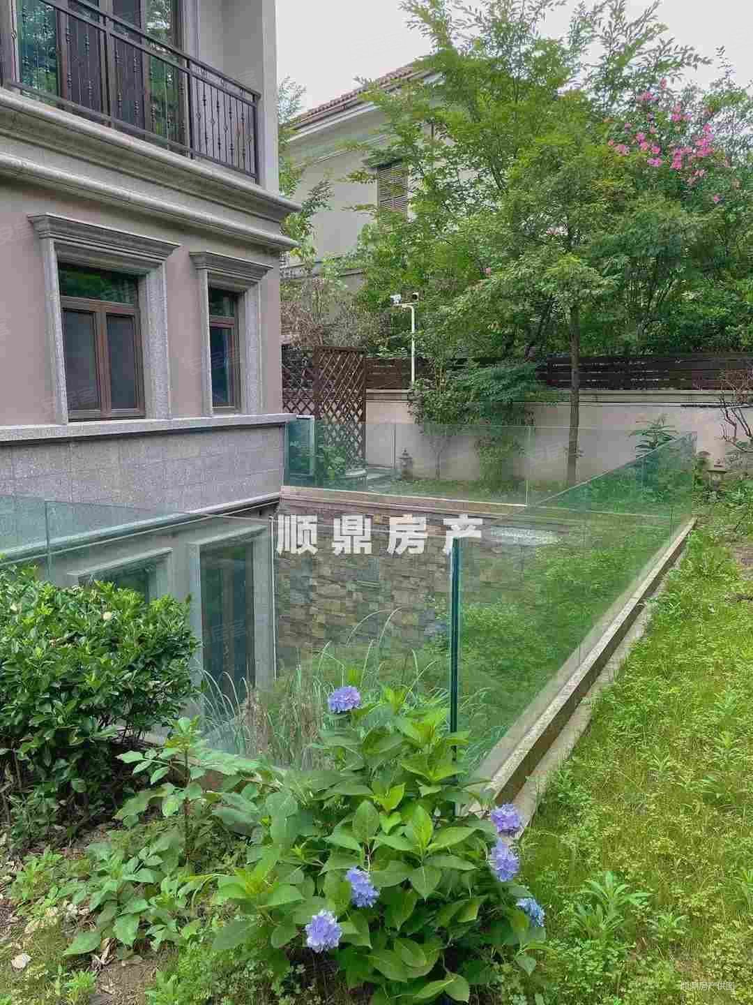 复地朗香此独栋别墅美的豪华装修院子500平位于将军大道