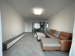 喀什喀什市喀什城区融和国际新城C区  三室两厅 精装修出租房源真实图片