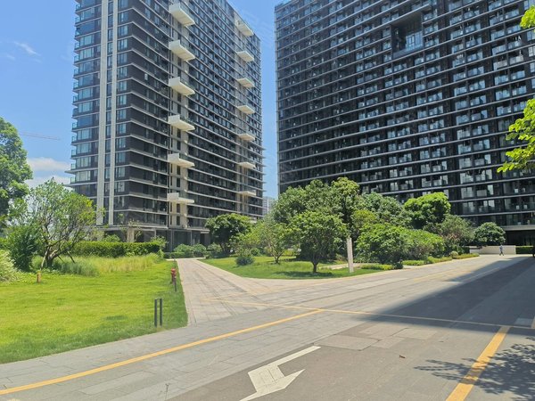 深圳宝安福永会展湾水岸广场a会展湾水岸 新出四房 干净整洁 停车方便