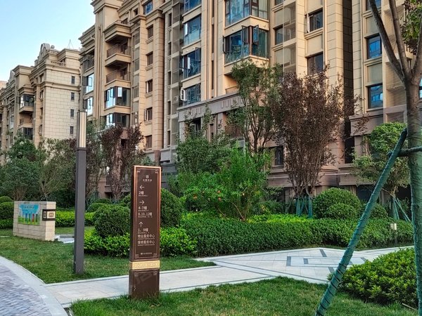 西安高新区鱼化寨东方米兰国际城直租月付鱼化寨地铁口主卧次卧都有