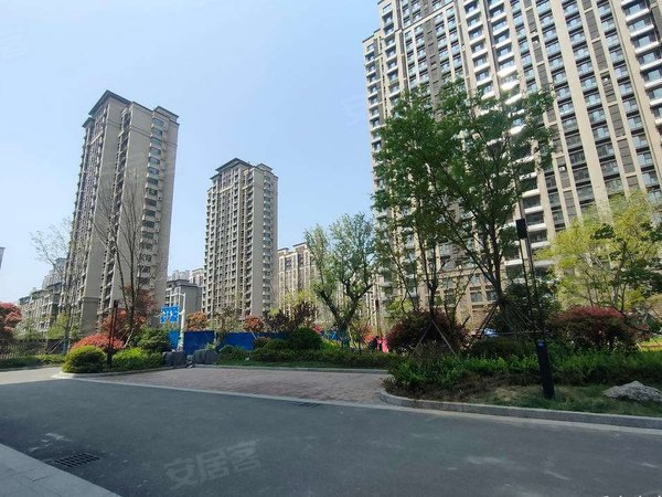 青岛黄岛隐珠中建锦绣城八期雅园地铁口幸浮茂,锦绣城雅园套三精装