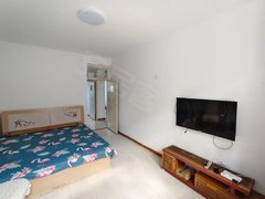 铁岭银州银州城区荣富市场三中18小附近正2楼。三室一厅干净利落出租房源真实图片