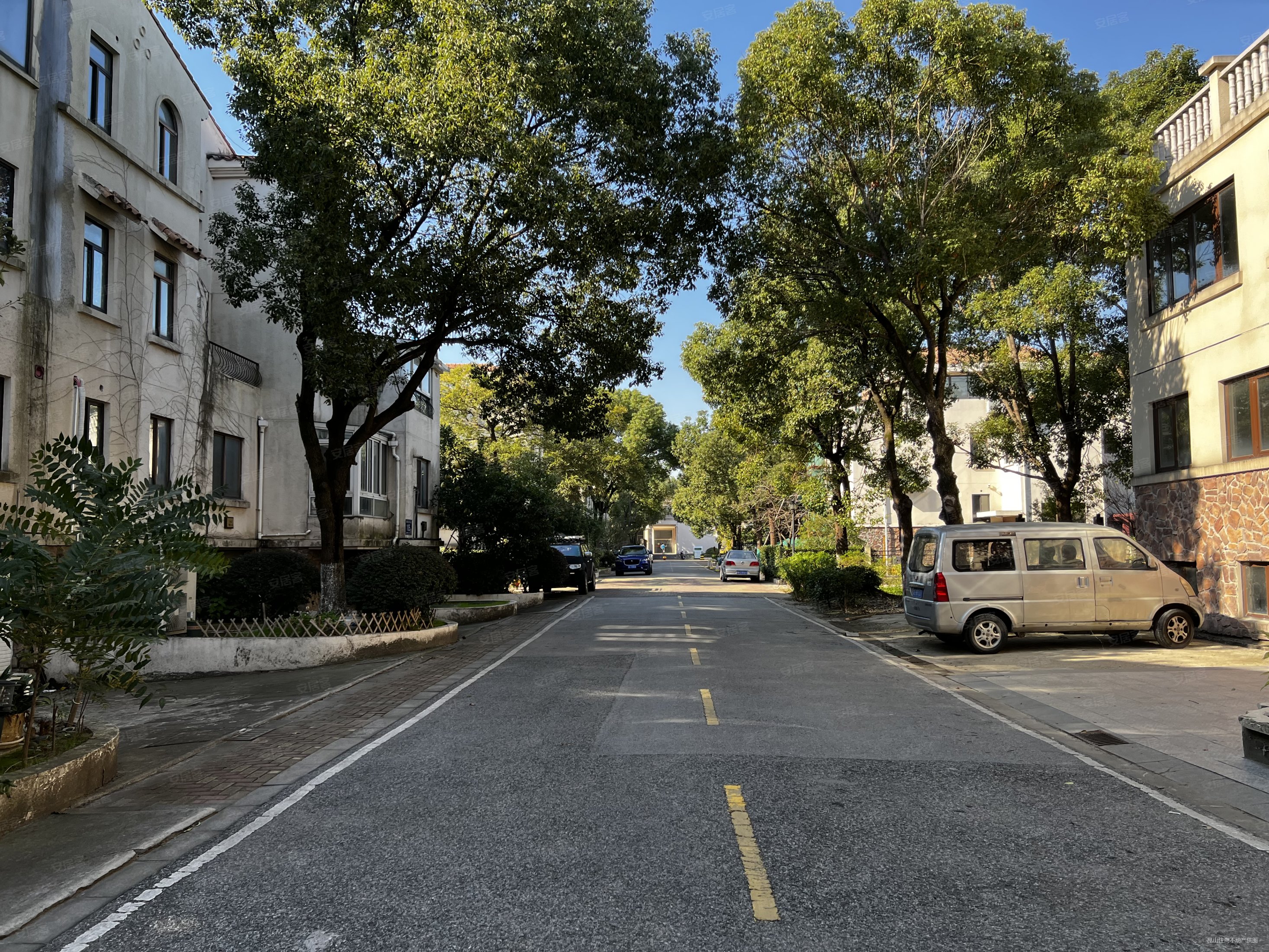 花园方正 急售,锦绣蓝湾二手房,990万,4室2厅,3卫,220平米-昆山安居客