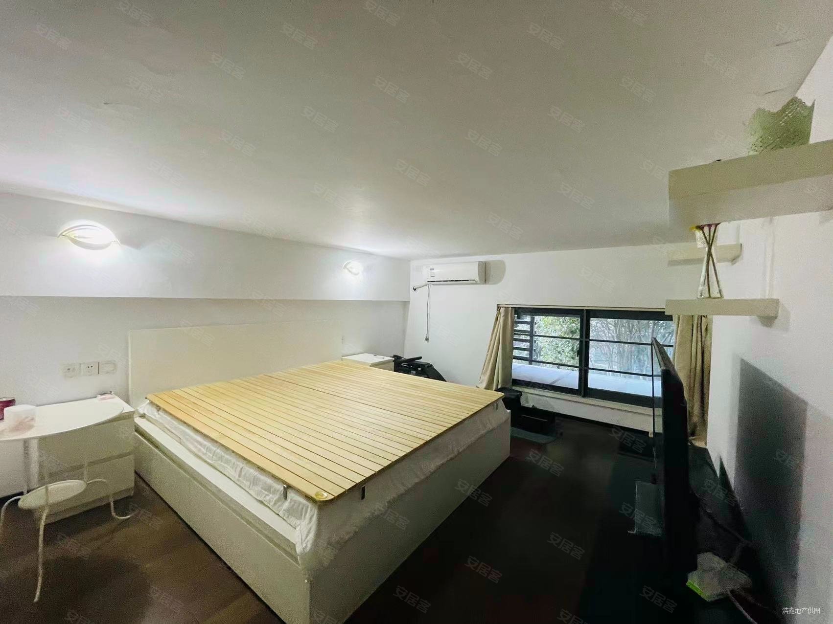 华侨城LOFT1室1厅2卫45㎡南145万