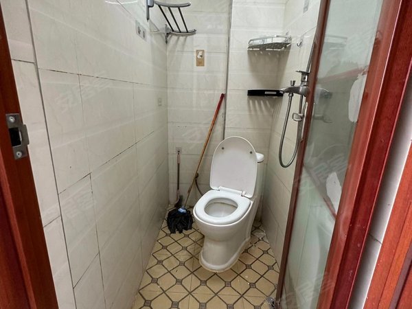 深圳布吉大芬黄金富苑丹竹头地铁站附近黄金富宛大单房出租出租房源