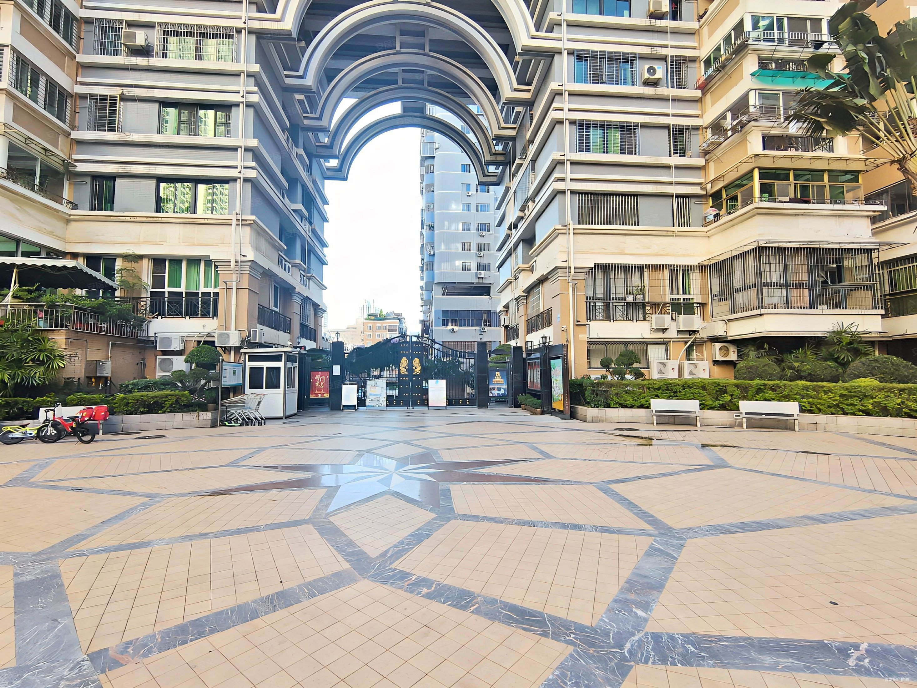 东方巴黎南北通透商业配套成熟商品住宅临地铁出行方便