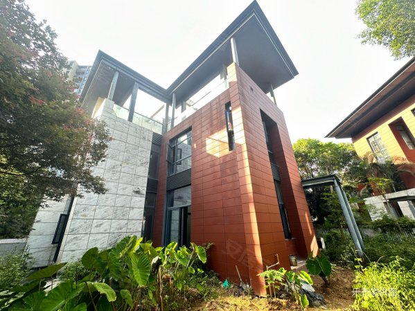 时代南湾边位别墅带四百方花园价格诚心出售