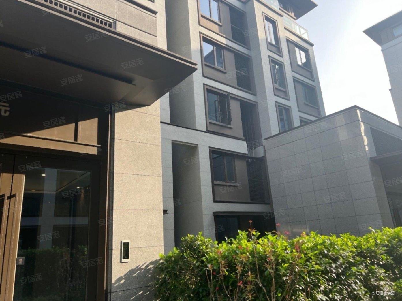 融创福州府c区4室2厅3卫135㎡南北345万