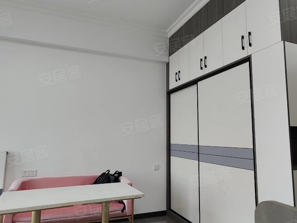 桂林七星玉满大酒楼信昌棠棣之华多套1房出租好房推荐 万达广场 棠棣之华旁小区1房1厅1卫出租房源真实图片