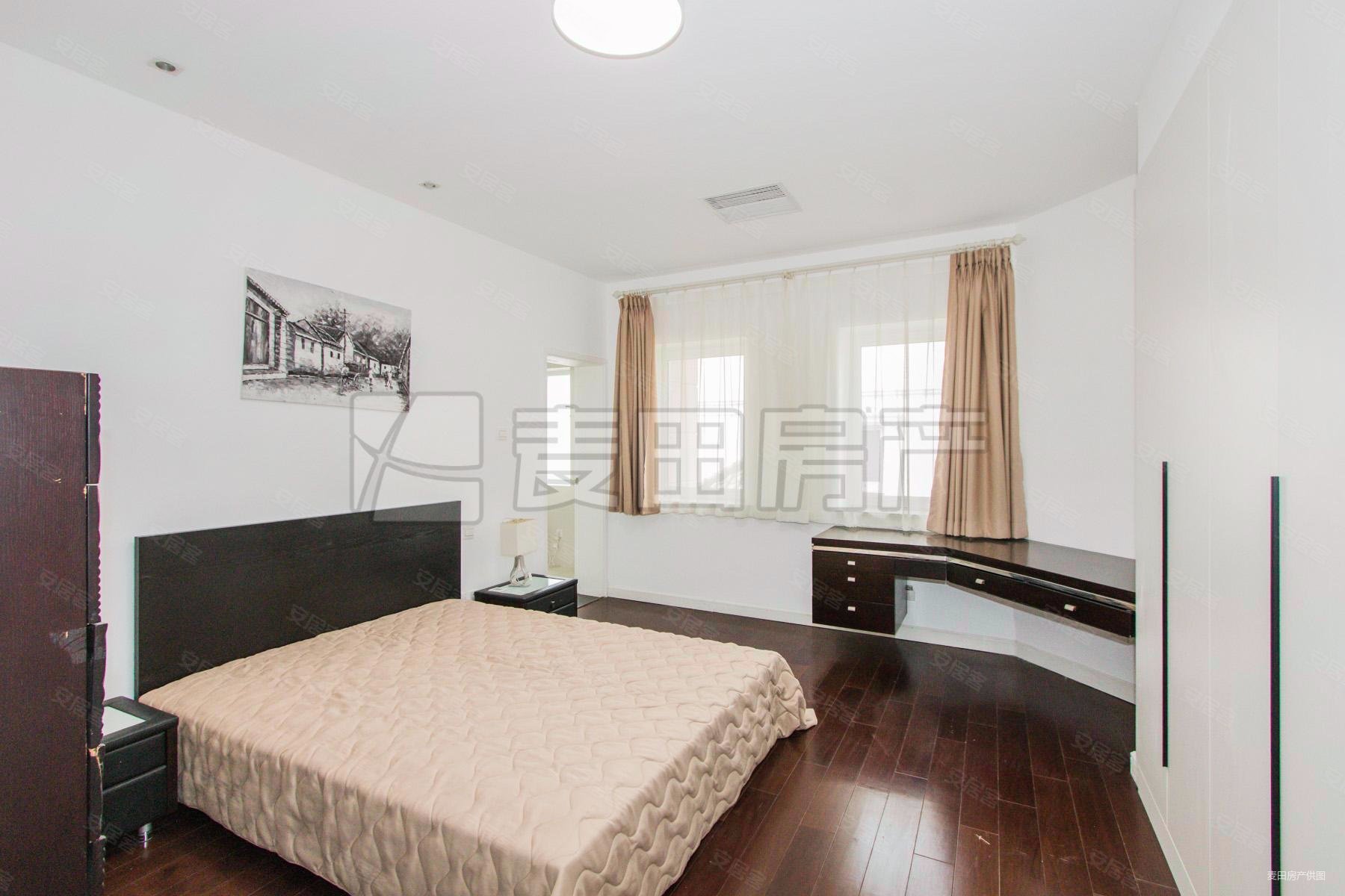 香江花园 双面采光挑空客厅 6套房4厅2厨8卫 双车库