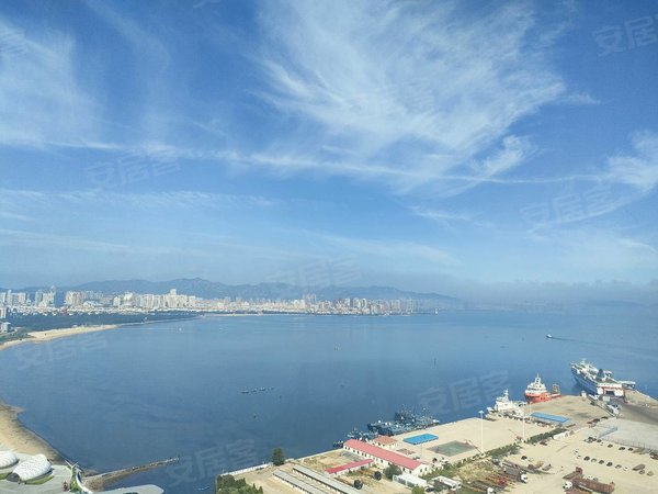 威海经区杨家滩信泰龙跃国际九龙城商圈韩乐坊小吃一条街海边公园早市