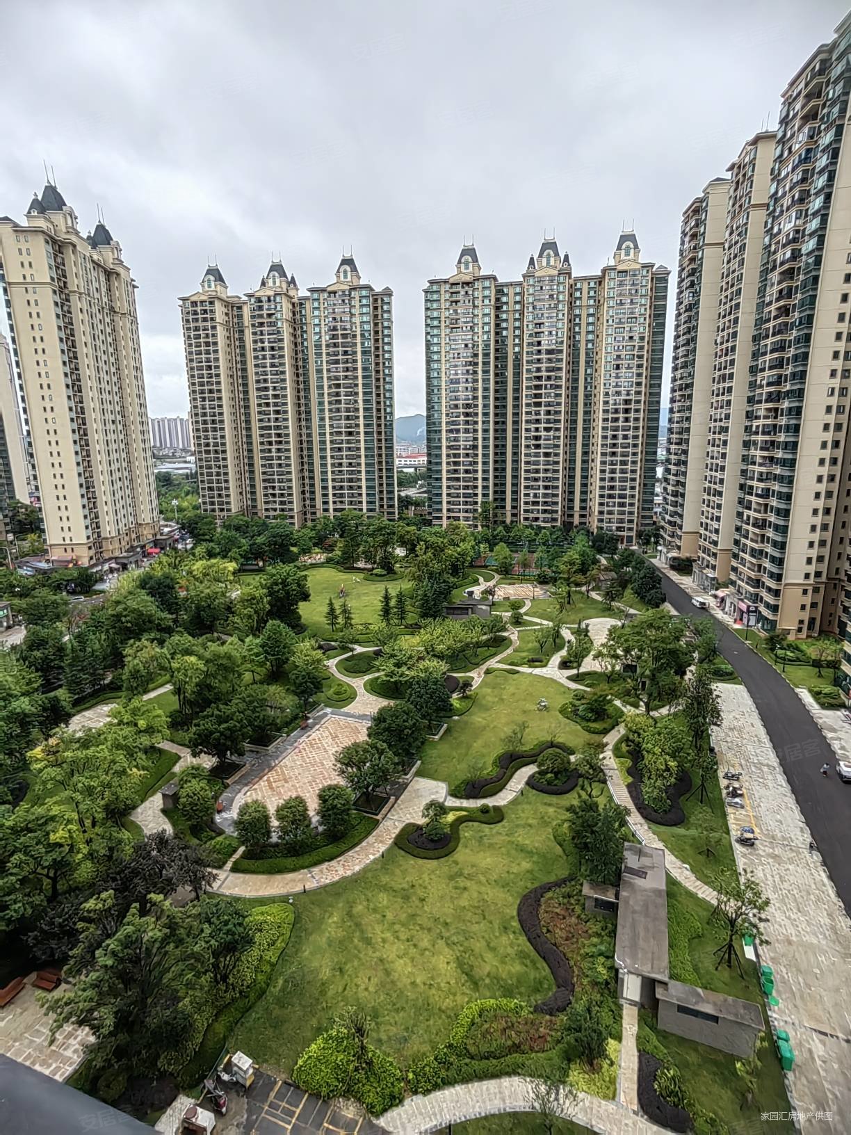 急售恒大城三期地铁口两房从未入住过精装修朝小区