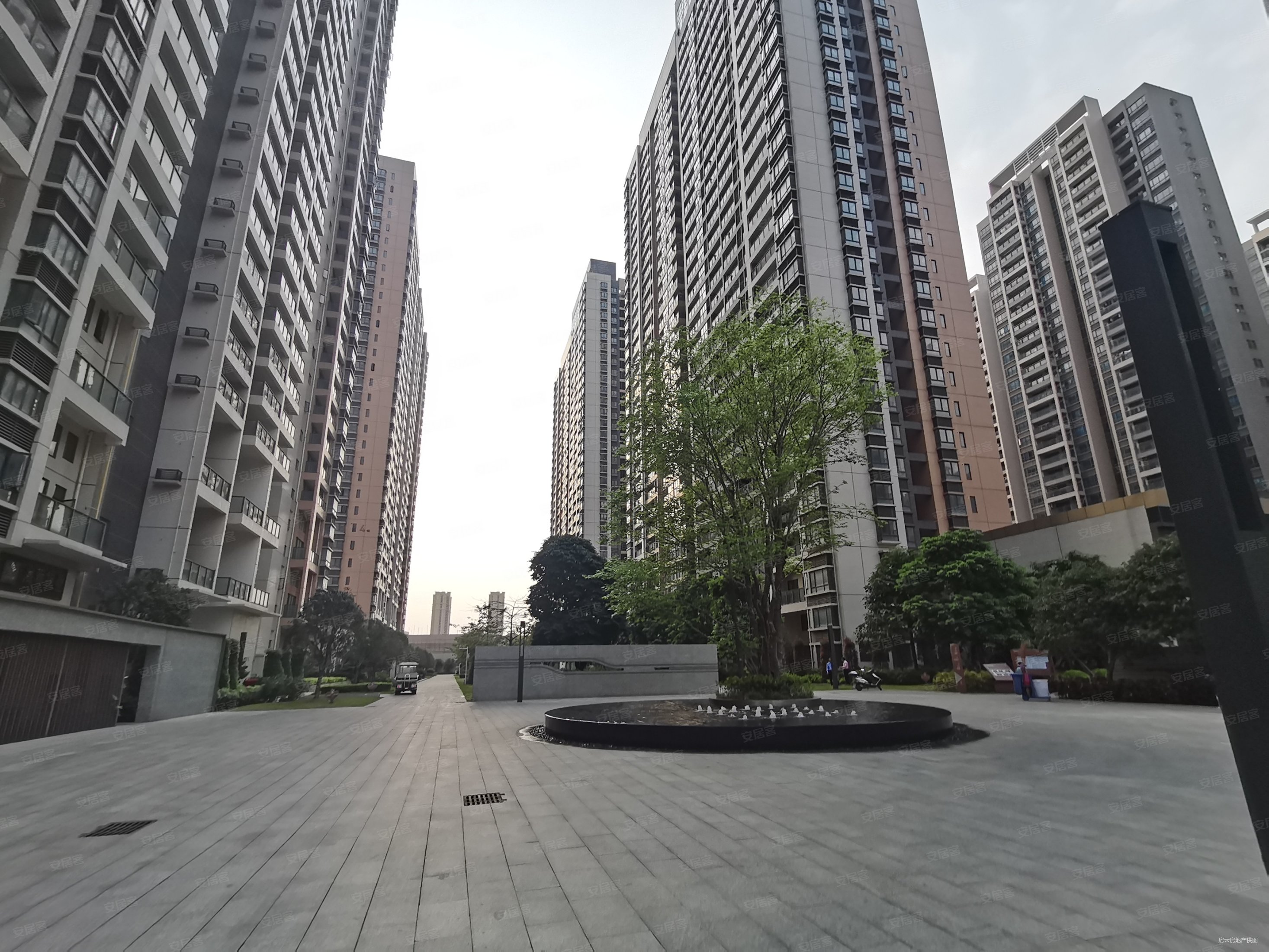 南头海雅缤纷城2房2厅2卫大横厅朝南看向兰桂坊中楼层