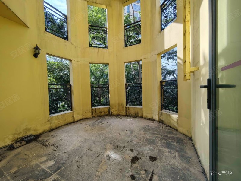 中心城端头位置 满五年 诚心出售 花园很大 看房方便,阅山华府(别墅)