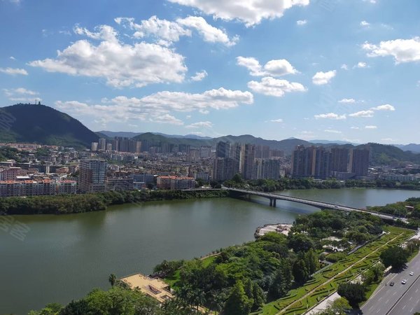 泉州南安南安市区中骏雍景湾中骏雍景湾,适合电商办公,江景大四房