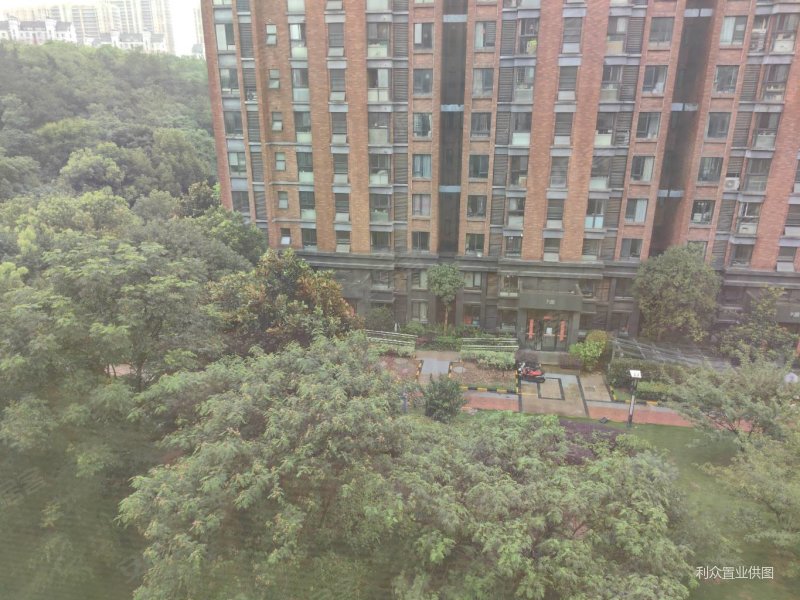 宇业东方红郡3室2厅2卫116.33㎡南北224万