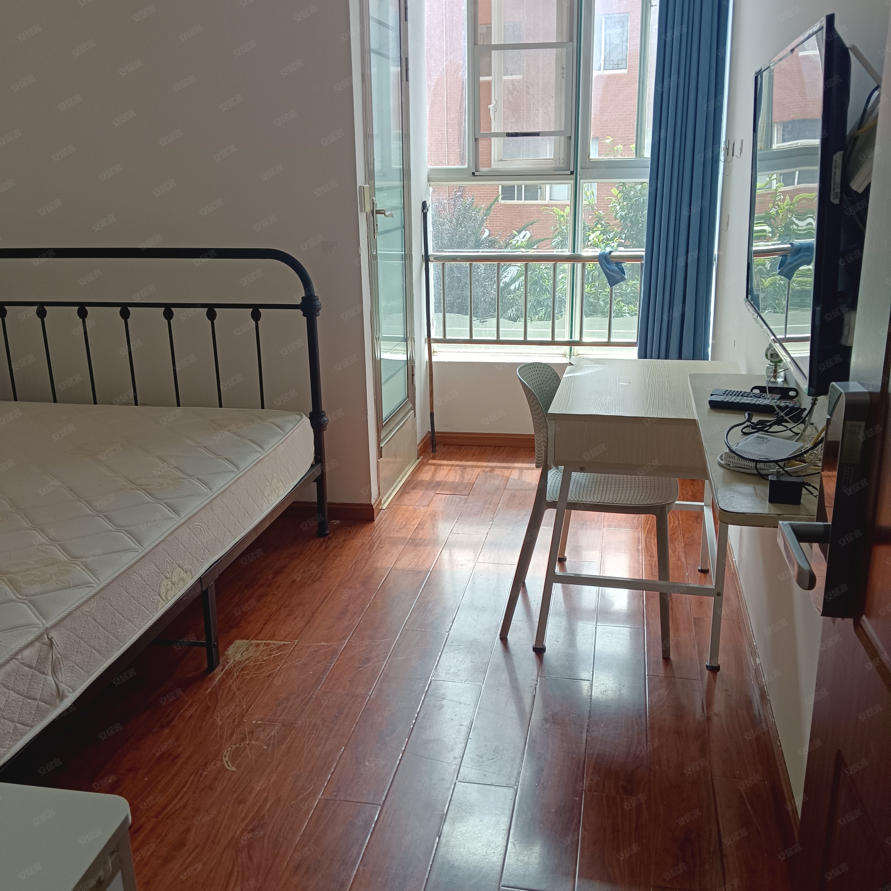 西山区西部客运站地铁区法院检查院隔壁一居室精装押一付一