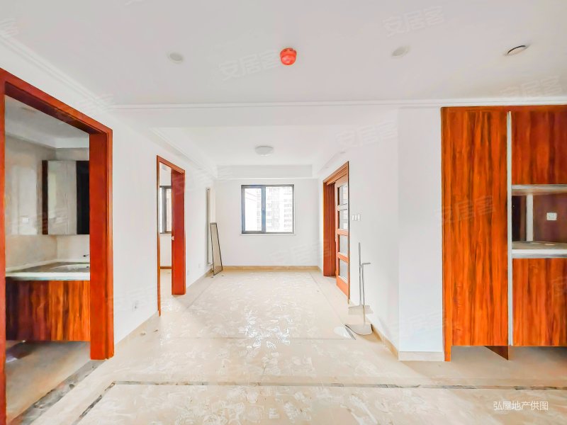 中间好楼层 装修好 低密宜居 商品房 有电梯 次新小区,中海御景台二手