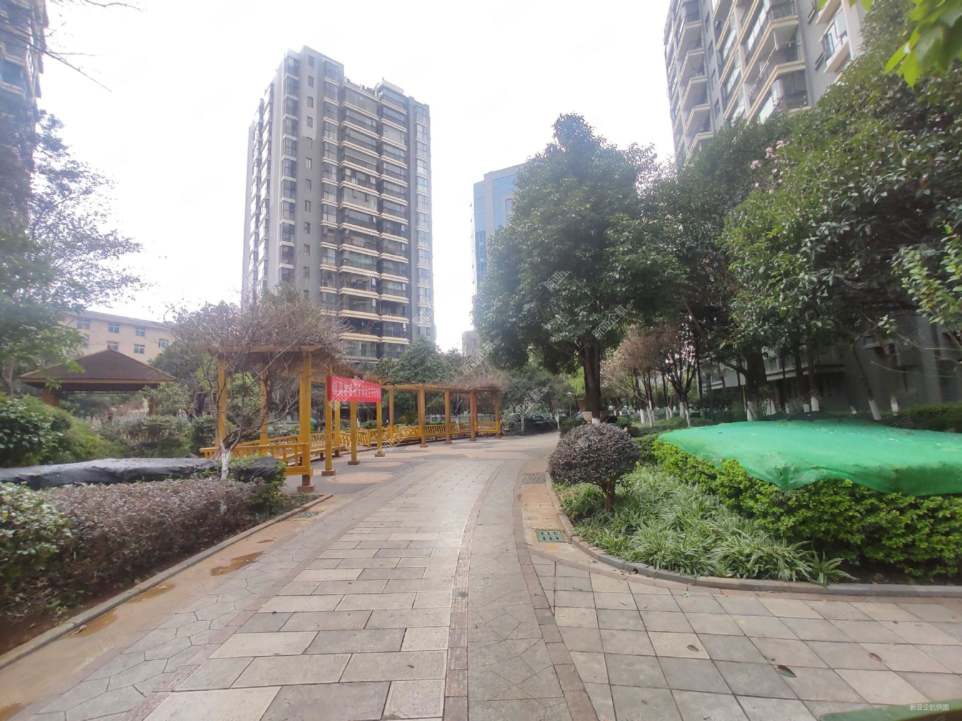 国贸中心71平豪装正南馨逸雅筑预约看房7楼50万2房