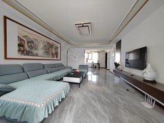 上海豪庭142平，电梯好楼层，三室两厅两卫，精装全配，带车位