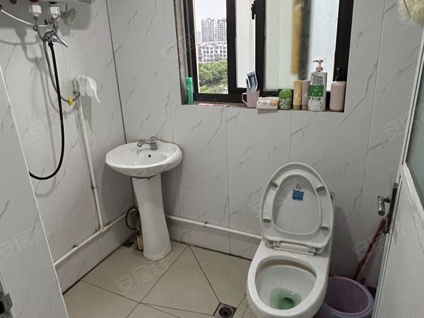 嘉兴海盐城区金色海岸单间400一个月,不是中介,随时可以看房出租房源真实图片