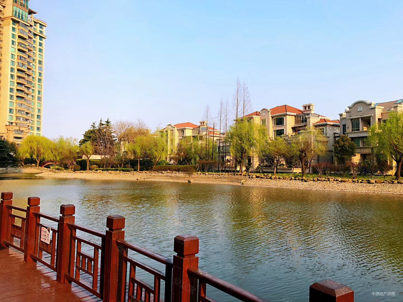 世茂湖滨花园别墅