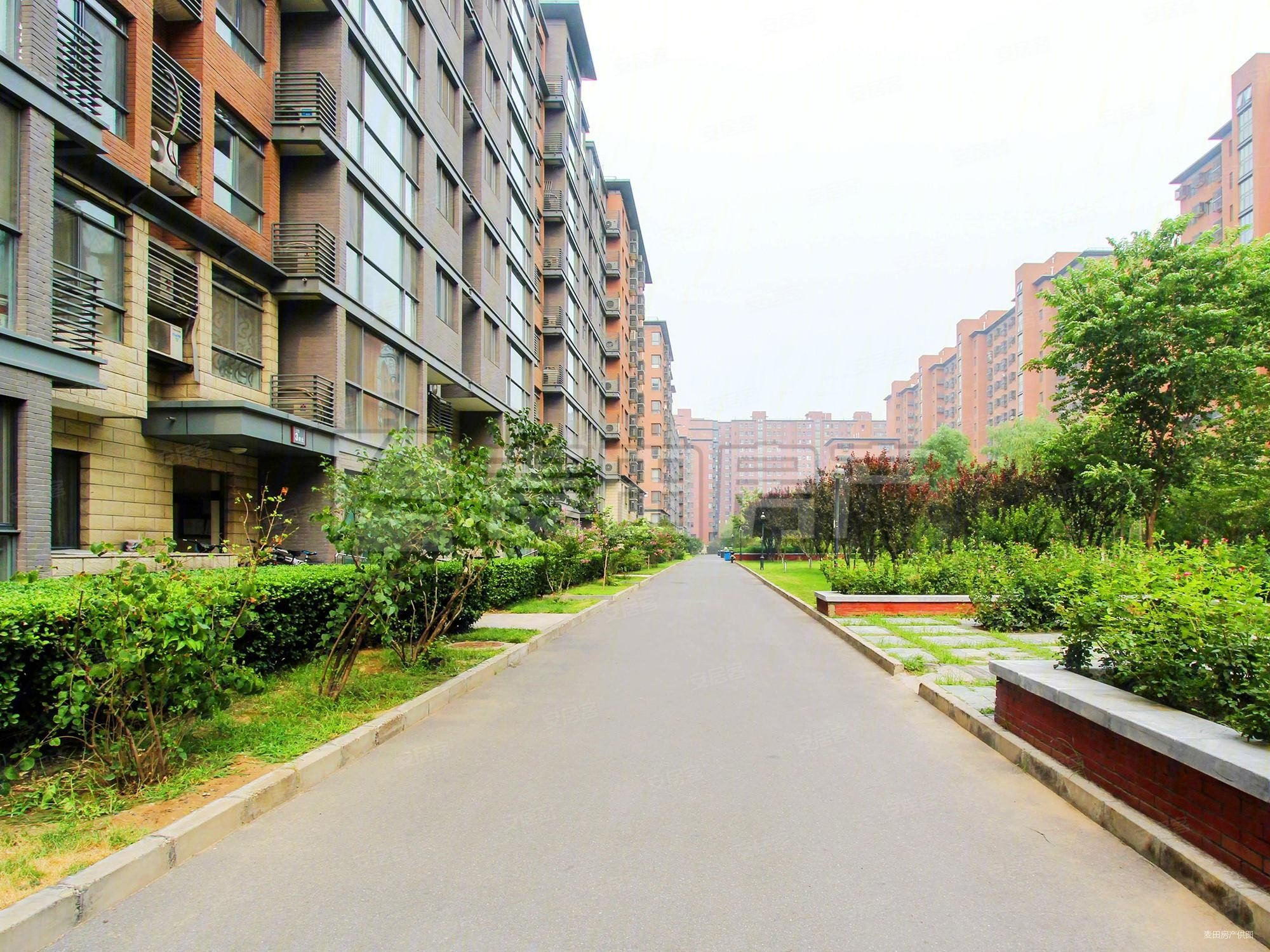 紫金长安4室2厅3卫198㎡南北3000万