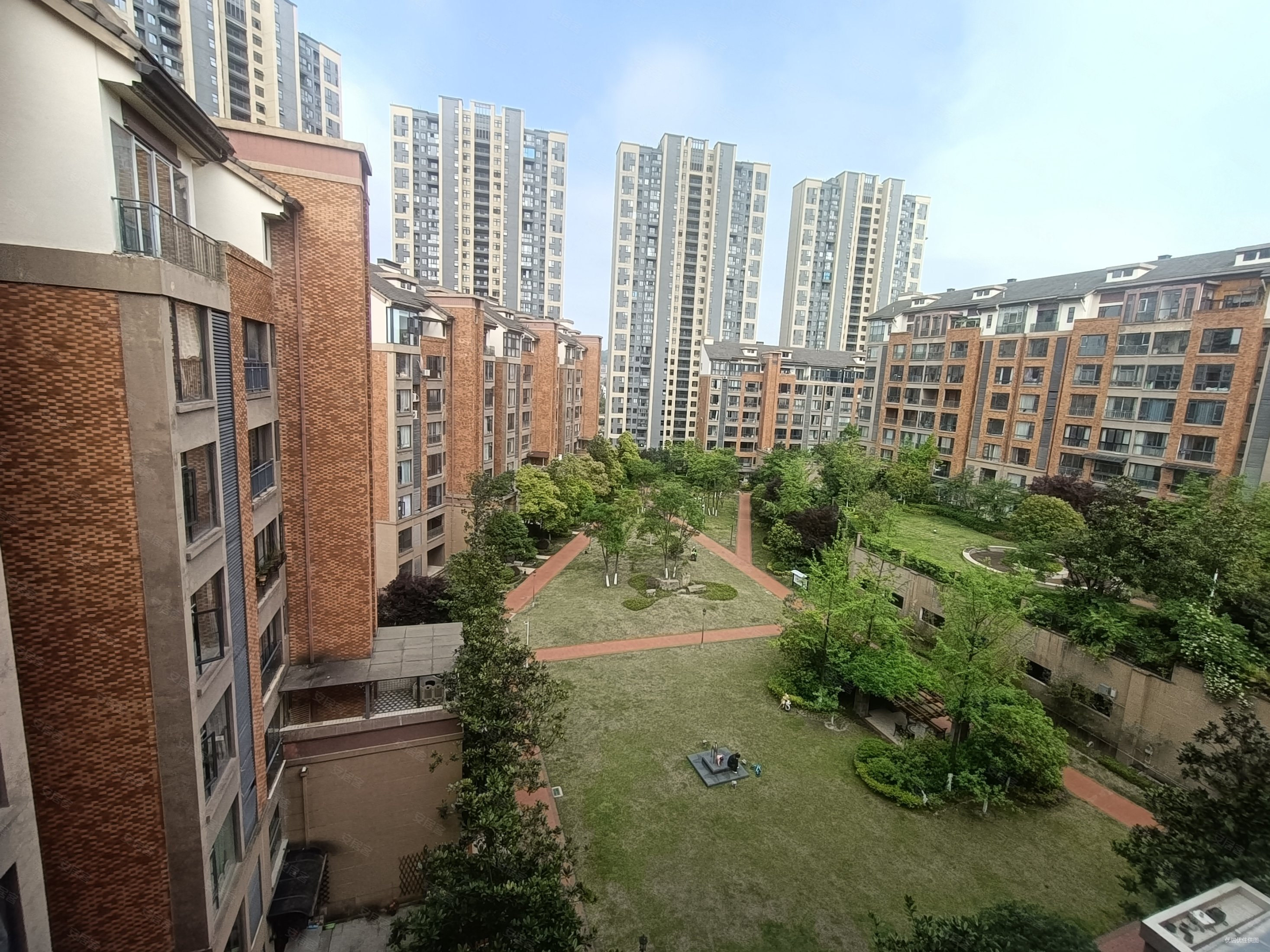 保利公园2010安科纳3室2厅2卫125.76㎡南北110万