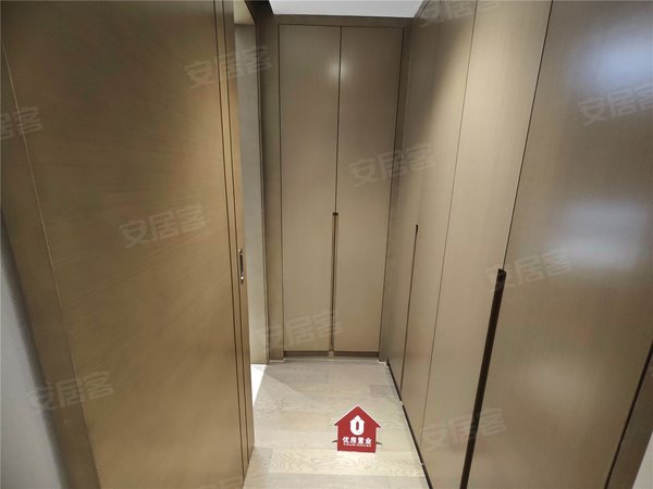 无锡滨湖太湖中锐星公元中锐精装四房 紧靠山姆超市 市民中心 配置
