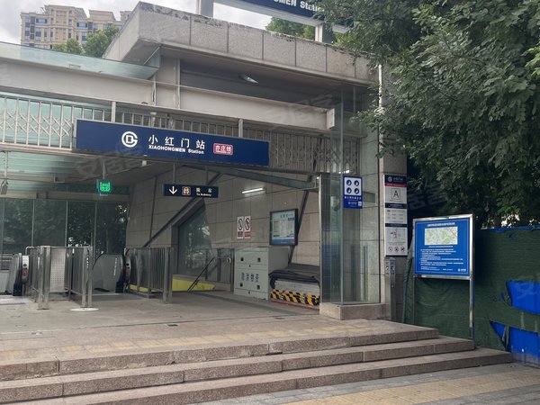 北京朝阳小红门鸿博家园(一期c区)十八里店博大路公交820路恋日绿岛站