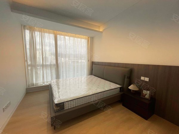 莲花村租房,新出好房 全新全齐豪华装修急租 东南向360平大4房加保姆