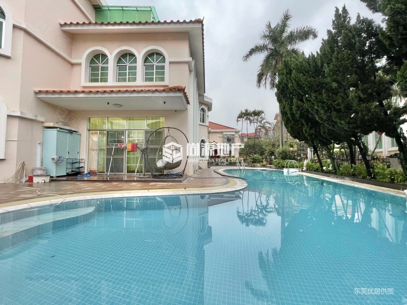 景湖花园(别墅)385.00平3400万6室2厅4卫